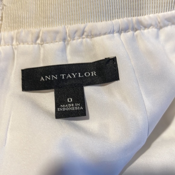Ann Taylor high waisted pencil skirt size 0 - Picture 4 of 4